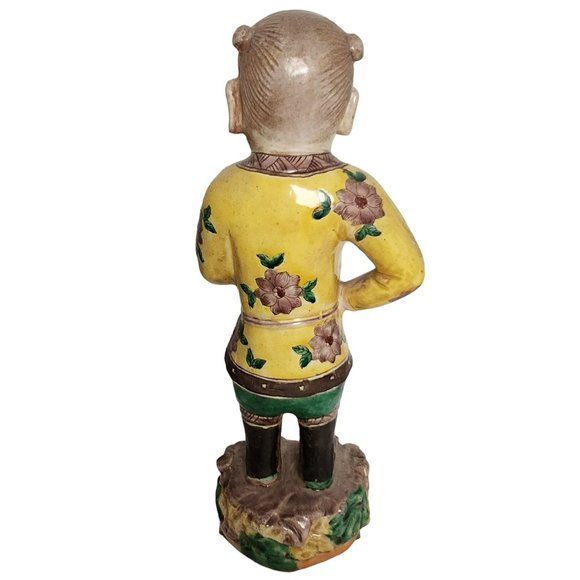 A famille noir figure of a man, Qing dynasty, Kangxi (1662-1722) - Picture 12 of 13